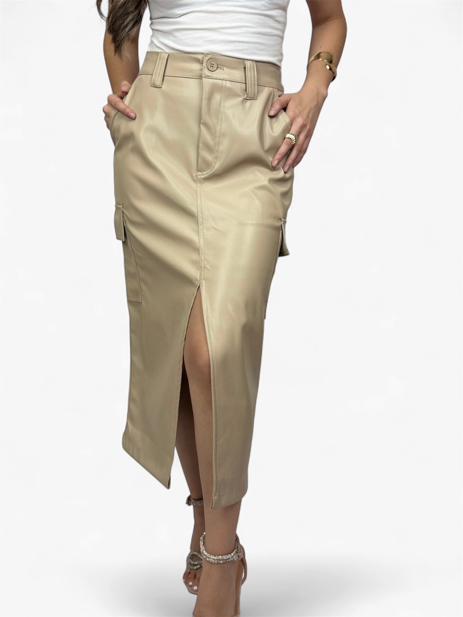 Falda tipo cargo Active de cuerina