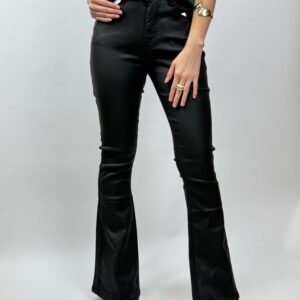 PANTALÓN NEGRO CORTE BOTA CUERINA LEGEND JEANS