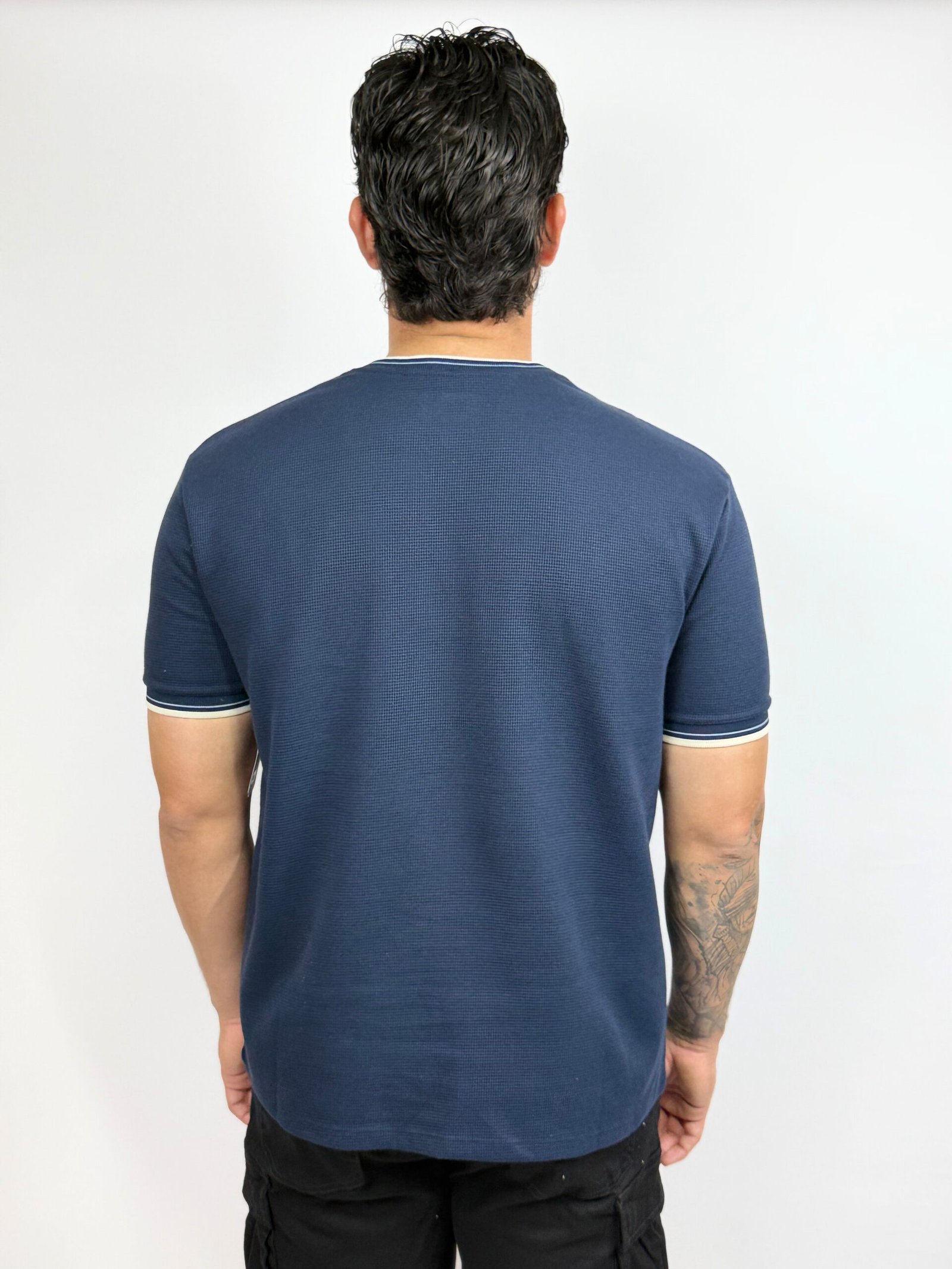 CAMISETA CON LÍNEA DE BORDE BLANCA THE ONE - Imagen 3