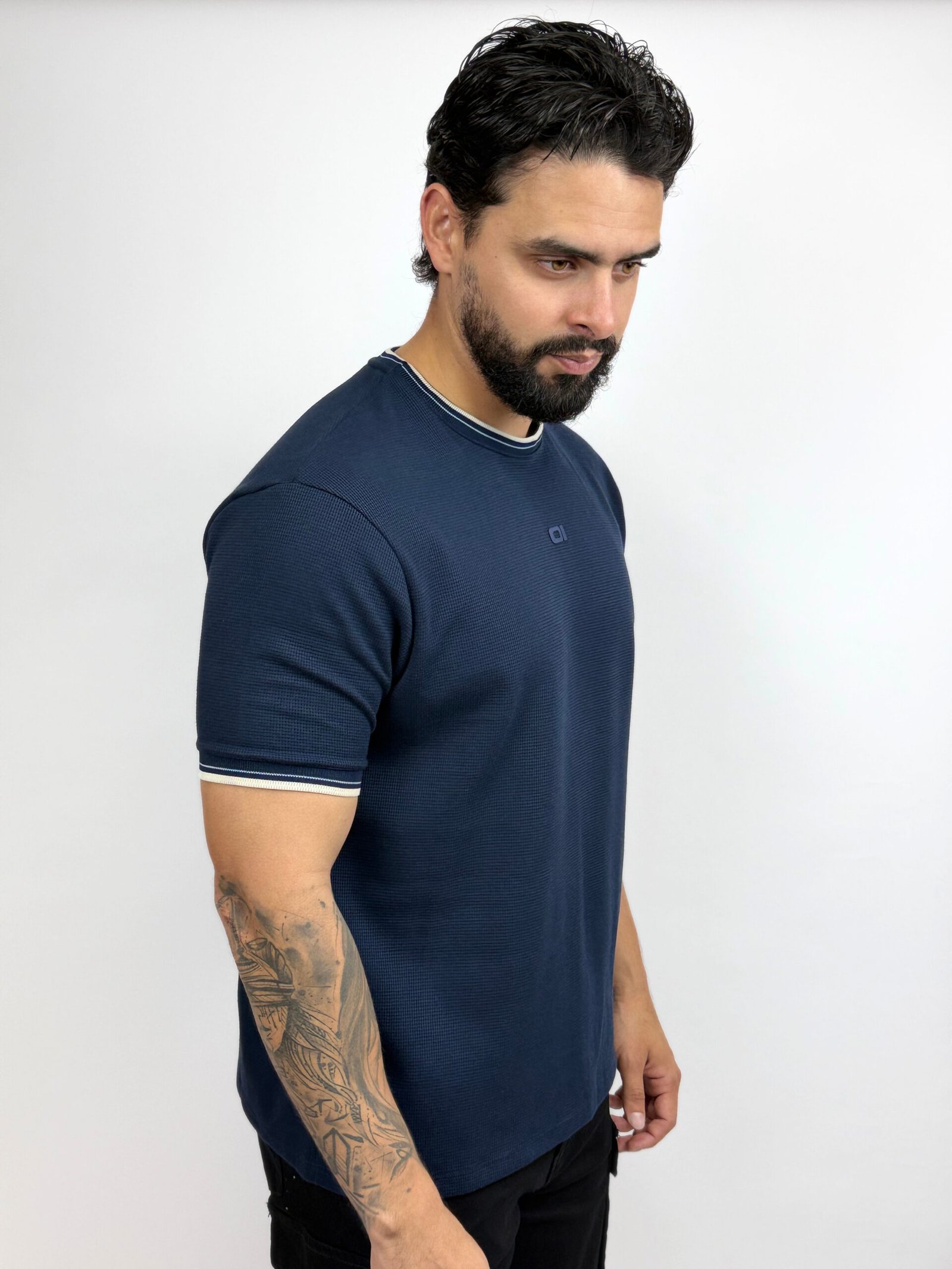 CAMISETA CON LÍNEA DE BORDE BLANCA THE ONE - Imagen 2