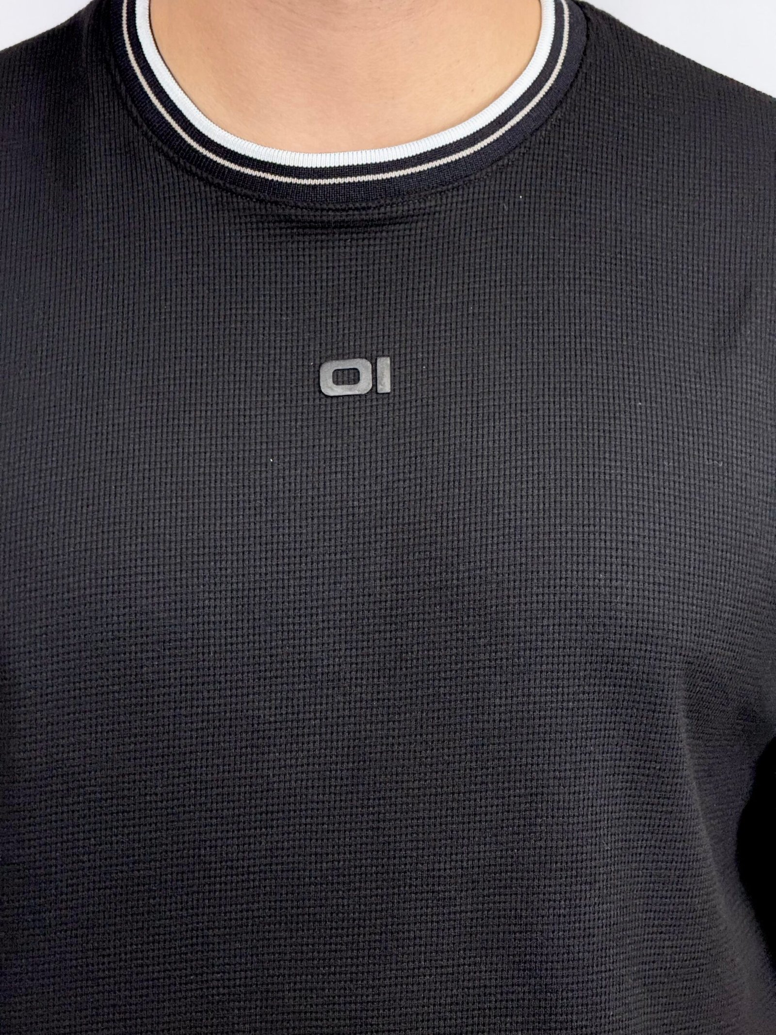 CAMISETA CON LÍNEA DE BORDE BLANCA THE ONE - Imagen 7