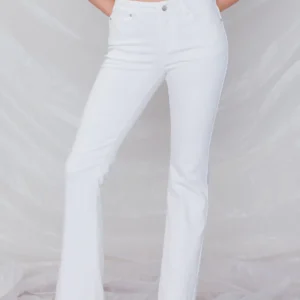 JEANS BLANCO CORTE BOTA TIRO ALTO EN JEAN EP3559