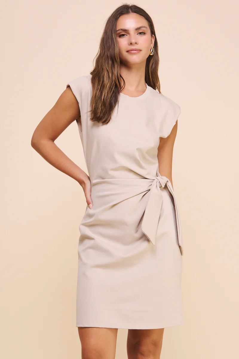 VESTIDO CORTO CON AMARRE LATERAL IF SHE LOVES - Imagen 3