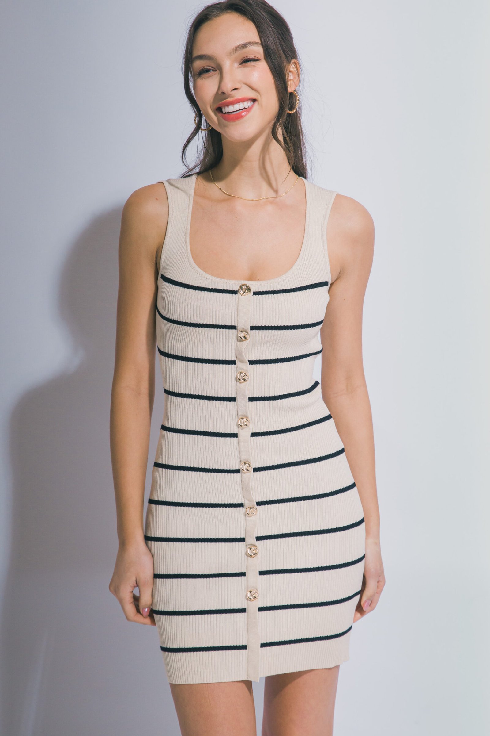 VESTIDO BEIGE CON RAYAS NEGRAS CORTO Y AJUSTADO LOVE TREE