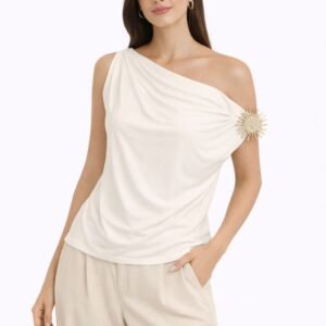 BLUSA BLANCA CON DETALLE EN HOMRBO RUNWAY