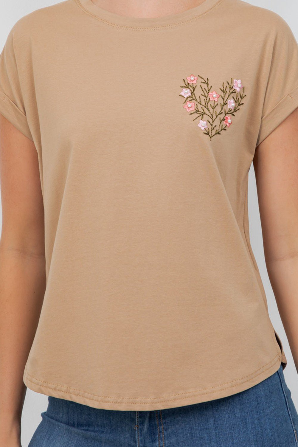 BLUSA CAFE CON CORAZON FLOREADO LATERAL TABA - Imagen 2