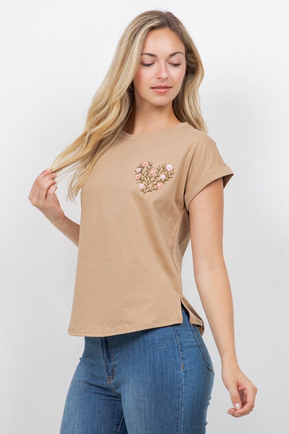 BLUSA CAFE CON CORAZON FLOREADO LATERAL TABA