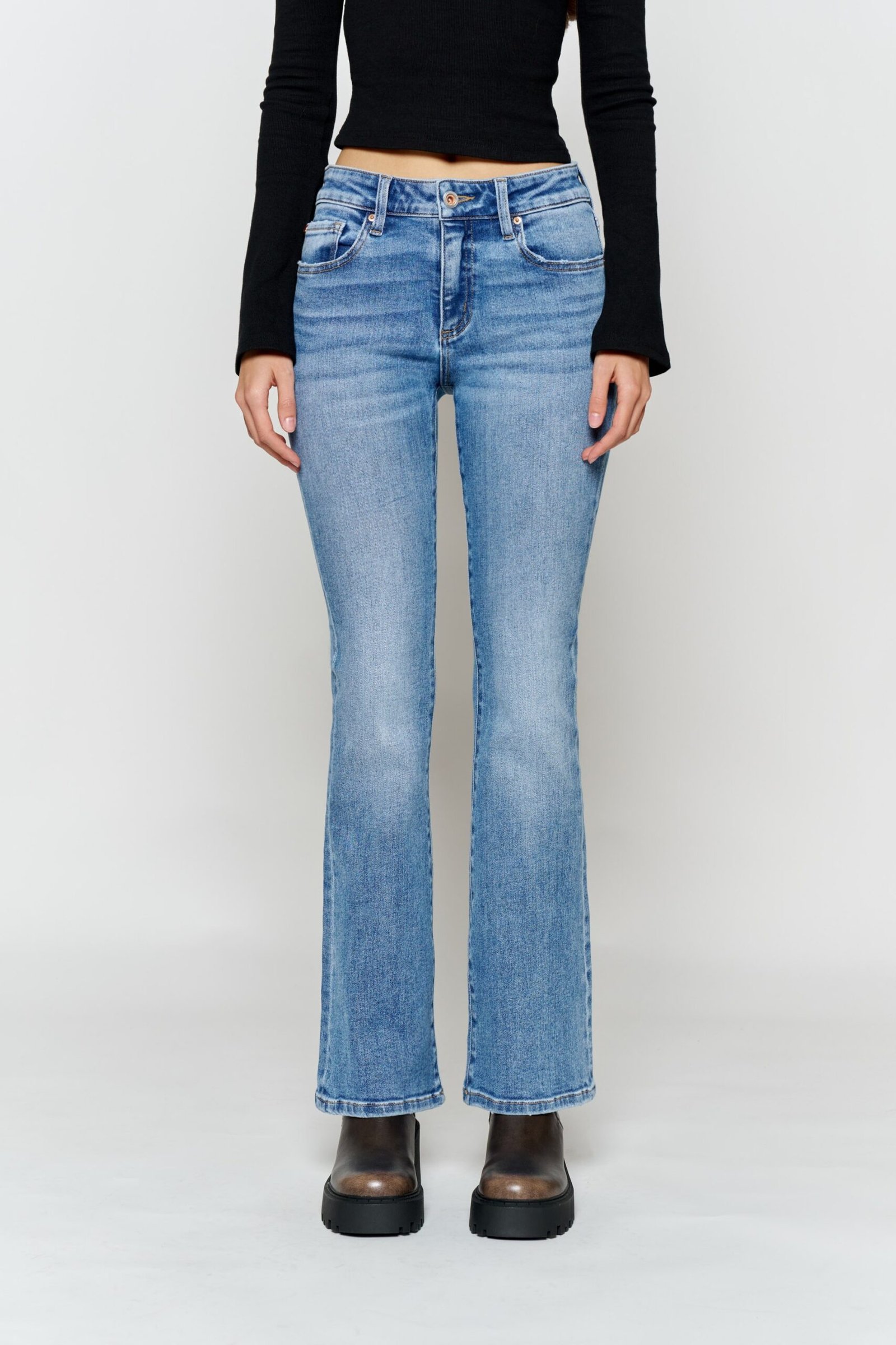 JEANS CORTE BOTA TIRO ALTO EN JEAN EP3743