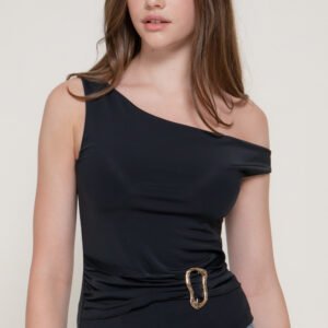 BLUSA ASIMETRICA LISA CON ACCESORIO EN CINTURA ACTIVE